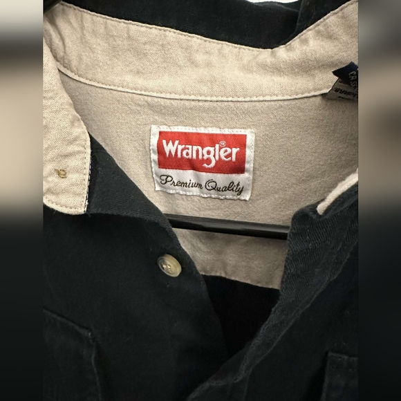 Wrangler button up - Picture 1 of 3